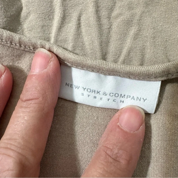 New York and Company Stretch women's size medium short sleeve blouse, beige - Picture 5 of 6